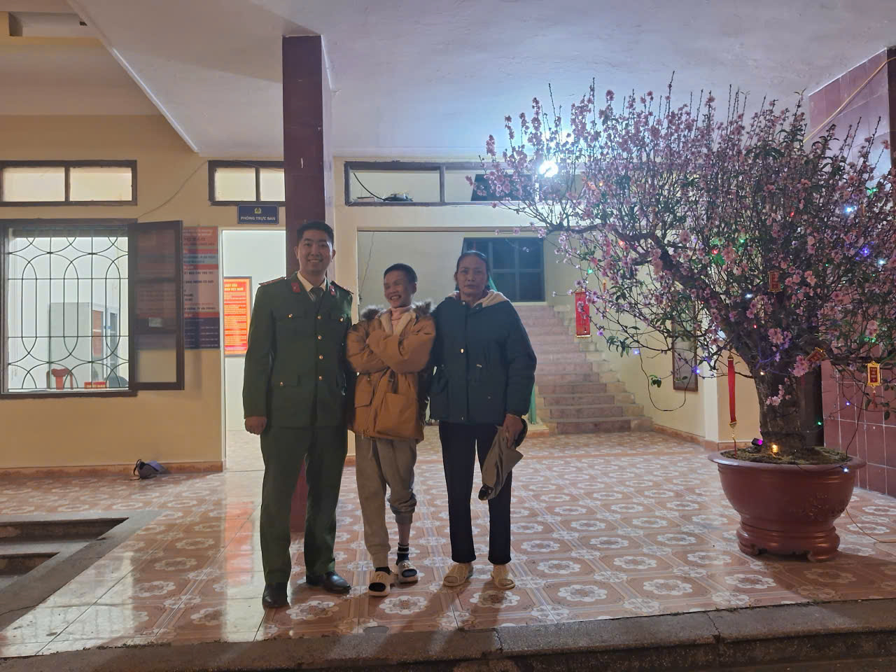Nhân dân gửi thư cảm ơn Công an phường Thiên Hương giúp tìm con bị lạc